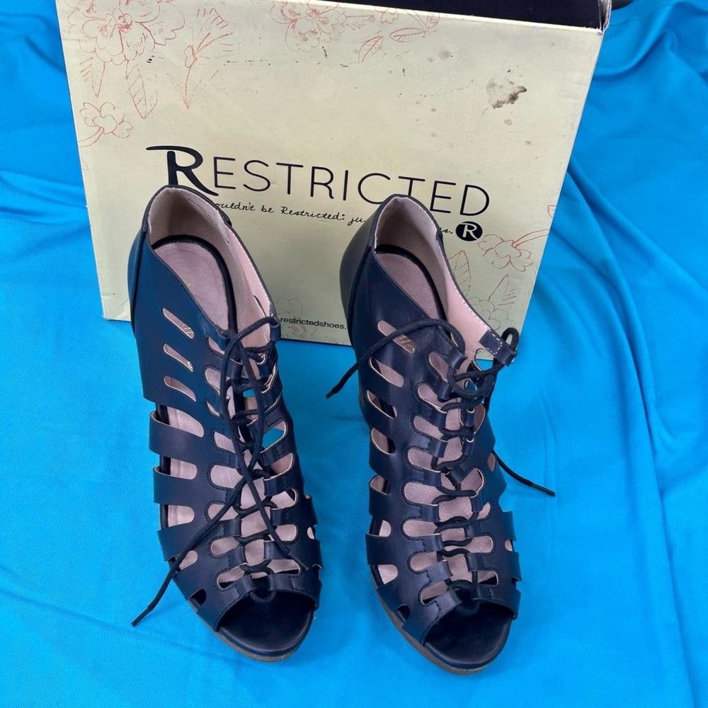 Restricted Open Toe Lace Up Wedge Sandals sz 8.5